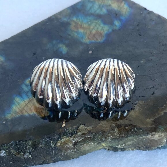 Sterling Silver 925 Hollow Modernist Sculptural Scalloped Shell Stud Earrings - Picture 10 of 16
